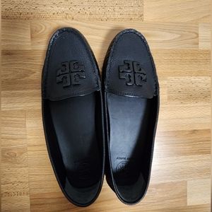 Tory Burch Loafer Driver Shoe (size 7.5 fits size 8 to 8.5 feet)